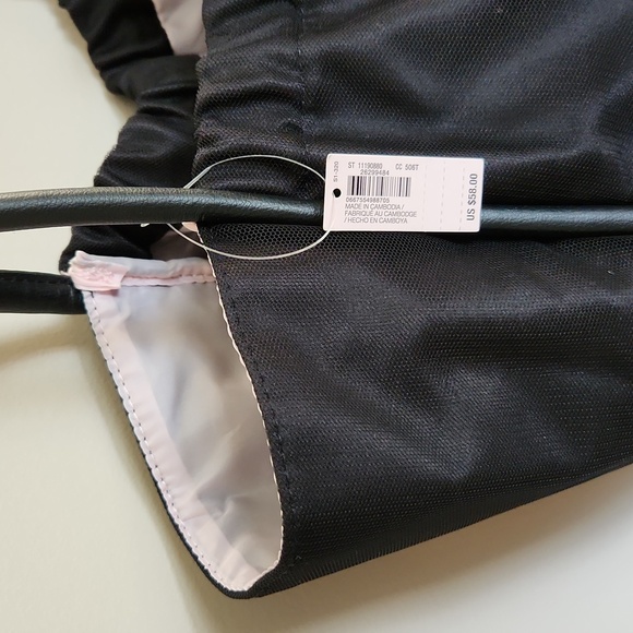 VICTORIA SECRETS bag.  NEW with tags. - Picture 4 of 9
